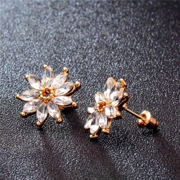 Cute Gold Plated Zirconia Necklace Earrings set. - Picture 7 of 8